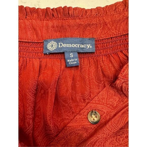 Democracy Women’s Paisley Print Silky Dressy Button Up Blouse Top Size Small - Picture 6 of 6